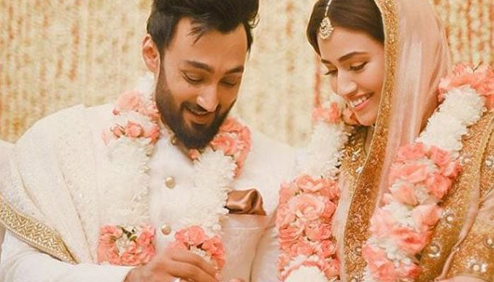 Sana Javed shares new adorable wedding pics with husband Umair Jaswal