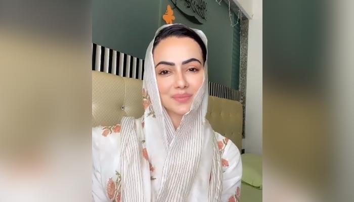 Actress Sana Khan aspires to visit Holy Kaaba after quitting Bollywood