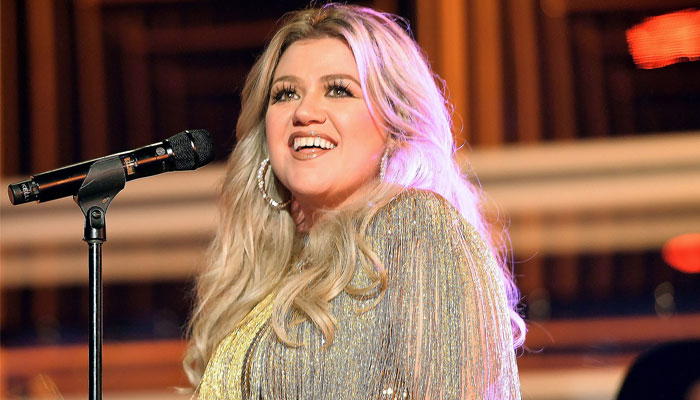 Kelly Clarkson embodies Meryl Streep for iconic ‘Kelly Clarkson Show’ performance