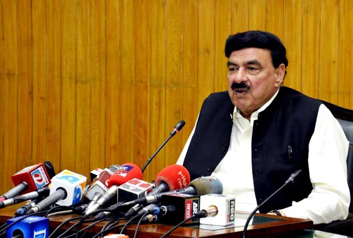 Consequences of fighting against state could be dangerous, warns Sheikh Rasheed