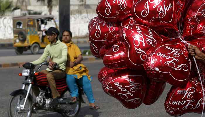 Karachi balloon seller, 12-year-old killed as gas cylinder explodes