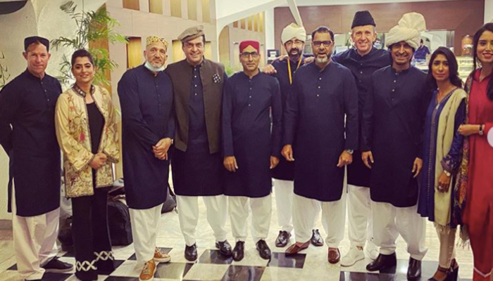 PSL 2020: Presenters don traditional Pakistani dresses ahead of KK-LQ clash