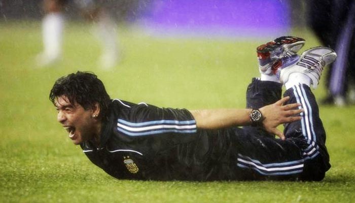 Pakistan football community pays tribute to legend Diego Maradona