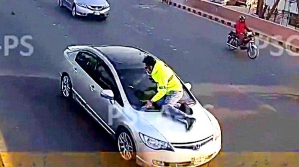 Man runs over traffic warden after he was asked to stop