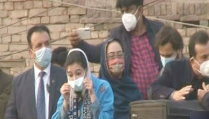 WATCH: Asifa Bhutto-Zardari urges supporters to wear masks at PDM Multan jalsa