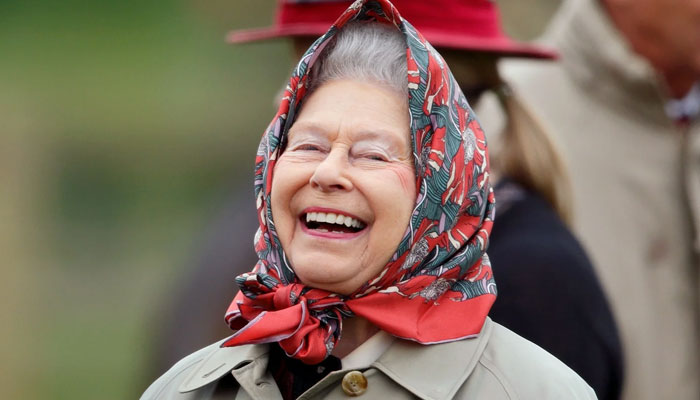 Photos: Queen Elizabeth is all ready to celebrate Christmas at Windsor Castle with royal décor