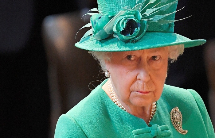 Monarchy in danger after Queen Elizabeth's expenses soar through the roof