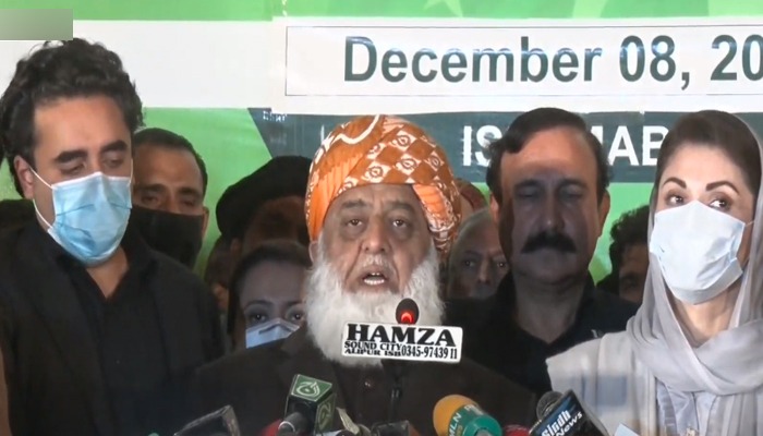 PDM chief Fazl asks Opposition lawmakers to hand in resignations to party heads by Dec 31