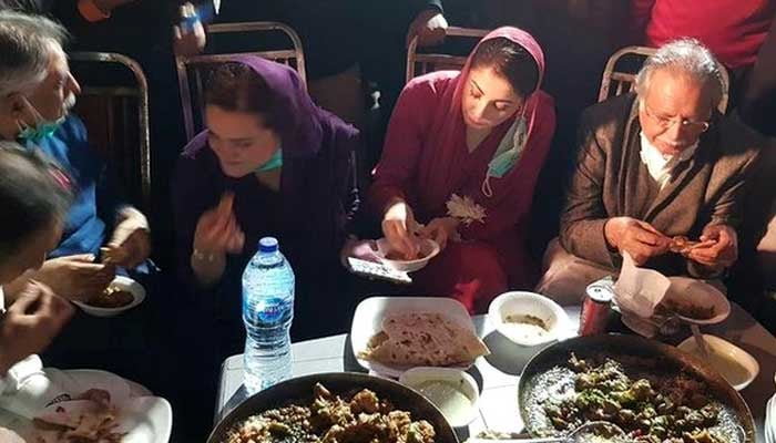 Watch: Maryam Nawaz devours 'kamaal karahi' after Lahore mass contact campaign