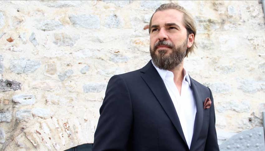 Engin Altan aka Ertugrul enjoys visit to Badshahi Mosque, Shrine of Allama Iqbal - Vimarsana News