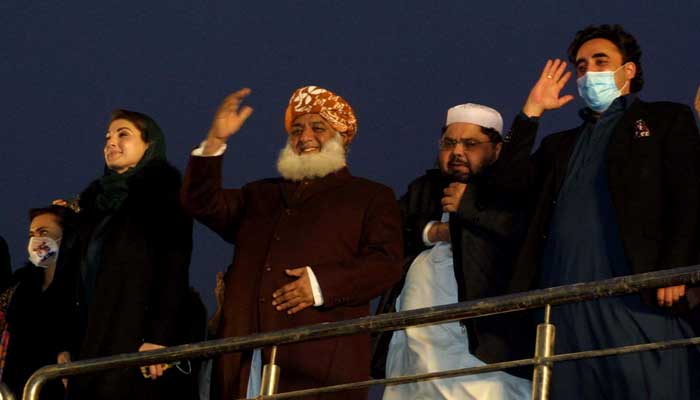 (L-R) PML-N Vice President Maryam Nawaz, PDM chief Maulana Fazlur Rehman, JUP leader Owais Noorani and PPP Chairman Bilawal Bhutto-Zardari waving to supporters, at Lahores Minar-e-Pakistan, on December 13, 2020. — PPI/Babar Shah