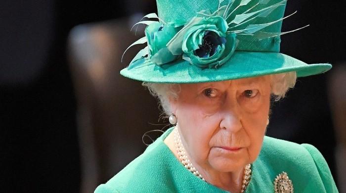 'The Crown' creator calls institution of monarchy 'insane' amid battle with the Queen
https://ift.tt/3484i0b