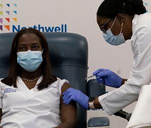 US administers first COVID-19 vaccine to New York nurse