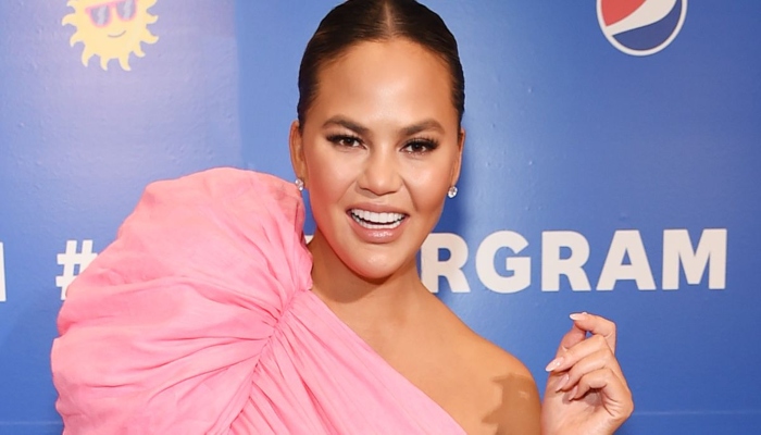 Chrissy Teigen seeks inspiration from Jennifer Aniston as she debuts 'Rachel Green' haircut