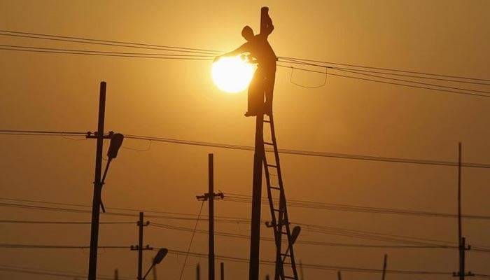 Kandhkot man climbs electric pole after angry wife demands divorce