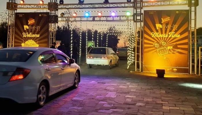 Islamabad's drive-in cinema receives 'massive response' amid coronavirus - Vimarsana News