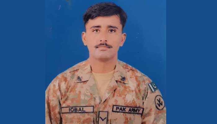 Soldier martyred fighting off terrorists near Balochistan's Awaran district