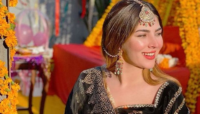 Naimal Khawar wows fans with stunning pictures from sister’s wedding festivities