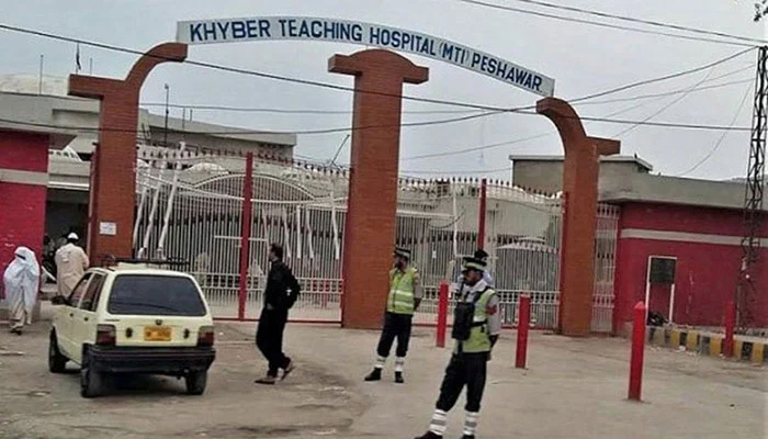 KTH coronavirus deaths: Inquiry holds current, former directors of Peshawar hospital responsible