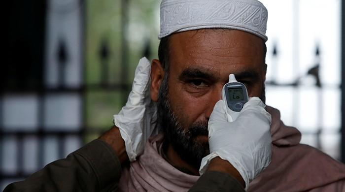 Coronavirus: KP govt begins tracking people who arrived in Pakistan from UK 