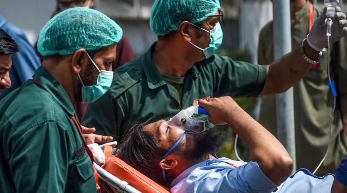 Mysterious gas kills two, affects 22 residents in Karachi's Keamari