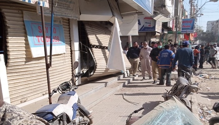 Water tank explodes in a Karachi bank