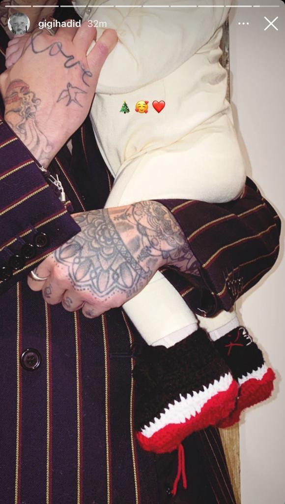 Gigi Hadid shares new Christmas photo of Zayn Malik cradling daughter 