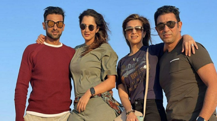 Couples shot: Shoaib Malik, Sania Mirza spotted with Azhar Mahmood and family in Dubai