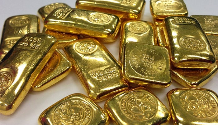 Gold rates up Rs350 per tola on Dec 31