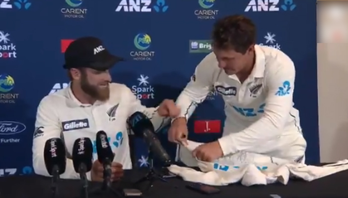 WATCH: BJ Watling interrupts presser to get Kane Williamson's autograph