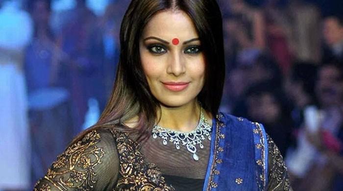 Bipasha Basu 'blessed' to be surrounded with family on birthday