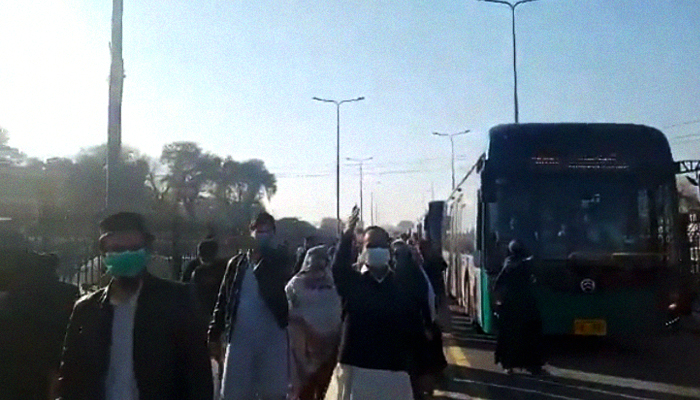 Peshawar's BRT service once again comes to a halt over salary cuts