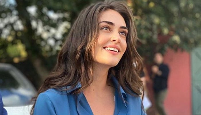 Ertugrul famed Esra Bilgic delights fans as she shares stunning photos and videos