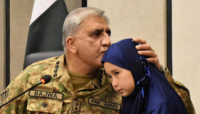 Gen Bajwa meets Machh massacre victims' families during Quetta visit
