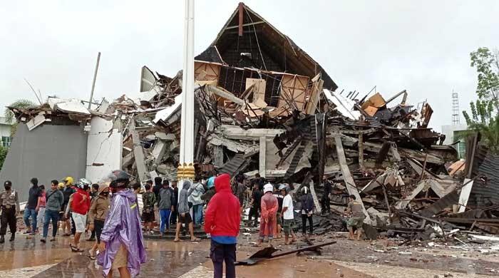 6.2-magnitude earthquake in Indonesia kills at least 42, injures hundreds