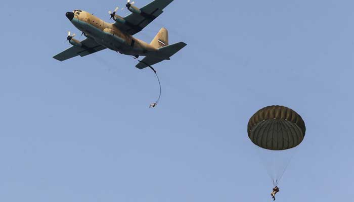 Iran's army commandos, paratroopers start exercises near mouth of Gulf