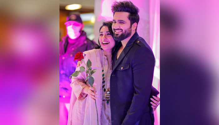 Fans swoon over Sarah Khan, Falak Shabir's PDA-filled photos