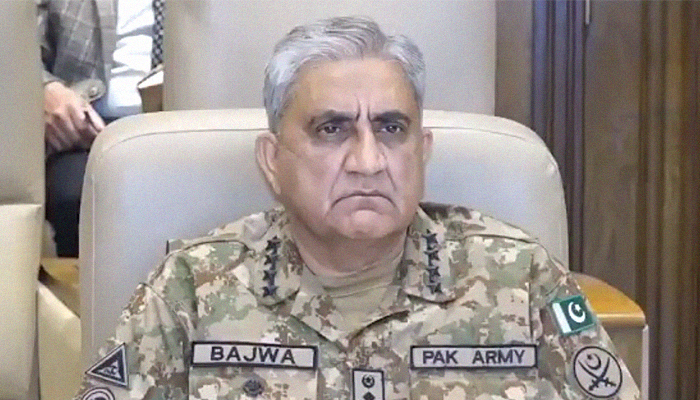 Gen Bajwa visits Sialkot garrison, lauds officers' 'devotion to defend' Pakistan