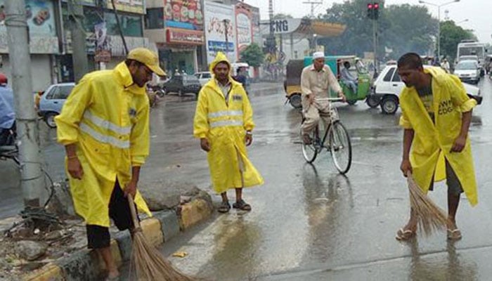 “Humein tou koi insaan nahi samajhta”: The life of a sanitary worker in Pakistan