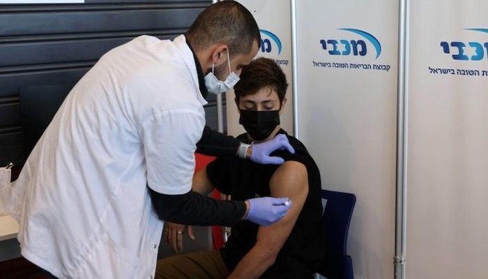 Coronavirus: Israel vaccinates teenagers so they can sit for exams