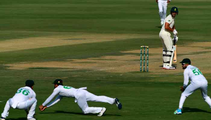 Pak vs SA: Pakistan four wickets down, chasing South Africa's 220-run target in first Test