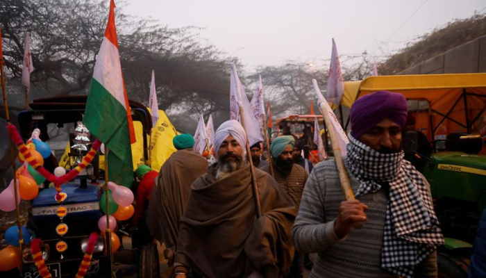 Chaos in New Delhi as protesting farmers hoist their flag on Red Fort