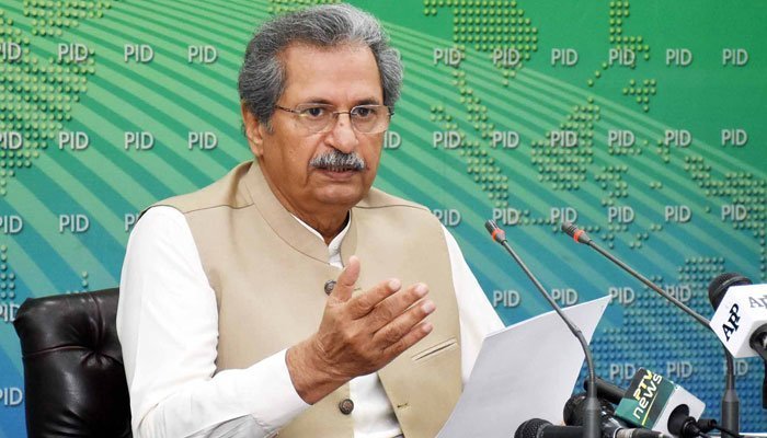 Online exams: Punjab minister calls Shafqat Mahmood after students' protest
