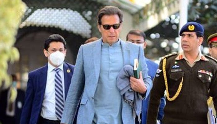 PM Imran Khan congratulates CM Buzdar on destroying 'palaces' of landgrabbers