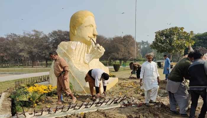 Punjab govt removes Allama Iqbal's sculpture from Lahore park after social media backlash