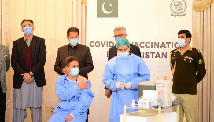 The first person in Pakistan to get the coronavirus vaccine