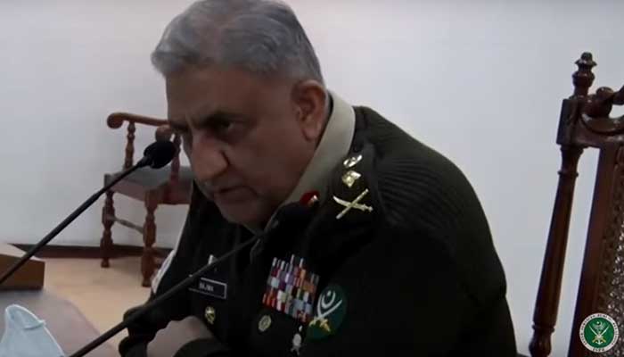 Gen Bajwa discusses 'vision of enduring peace' in visit to Lahore Garrison