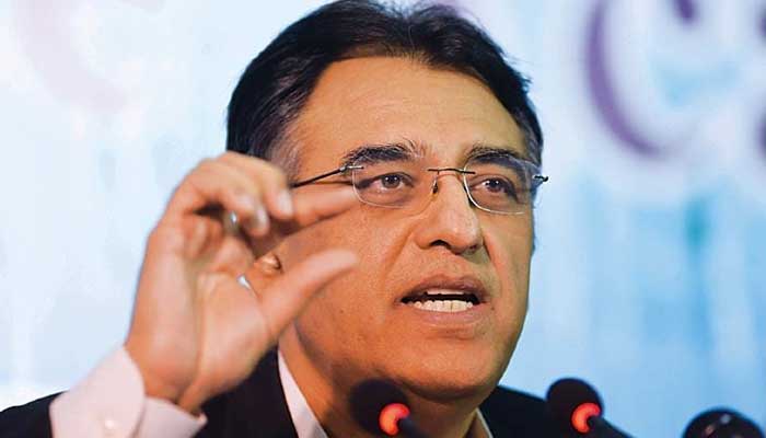 Sindh govt firmly told to ensure vaccines are only given to healthcare workers: Asad Umar