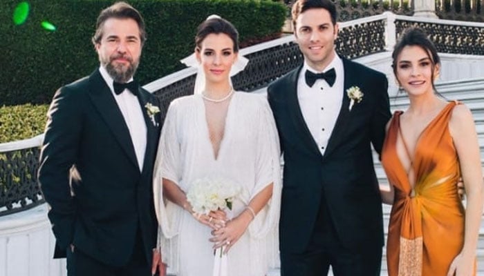 Engin Altan, wife Neslisah’s family photo from wedding of sister-in-law Aslisah goes viral