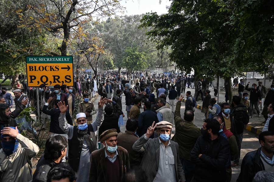 In pictures: Chaos in Islamabad as police fire tear gas to dispel govt employees demanding higher wages
